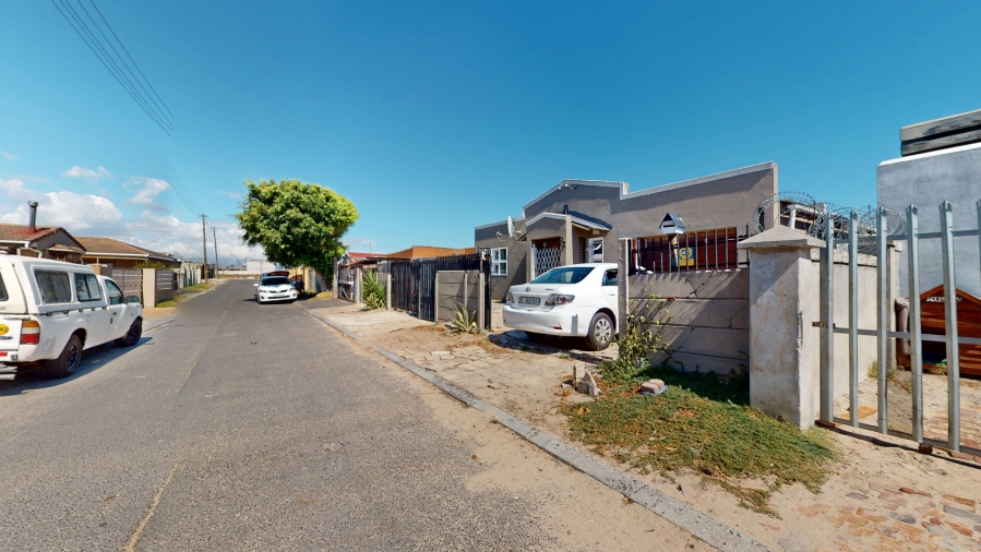 7 Bedroom Property for Sale in Sunbird Park Western Cape